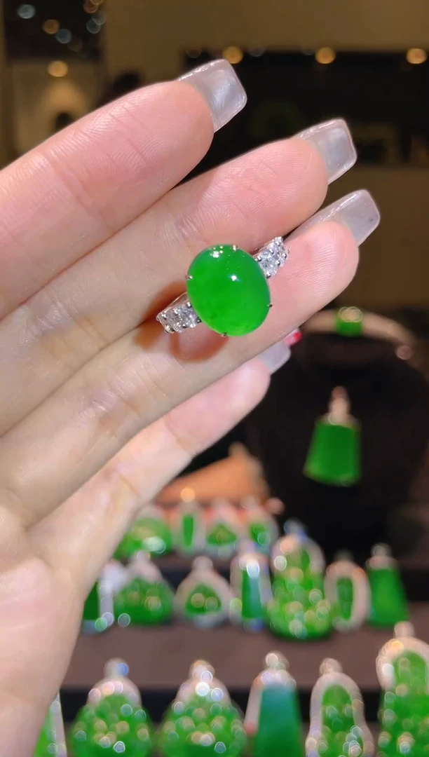 【闪购商品】翡翠吊坠(不含链)18K金镶嵌A29