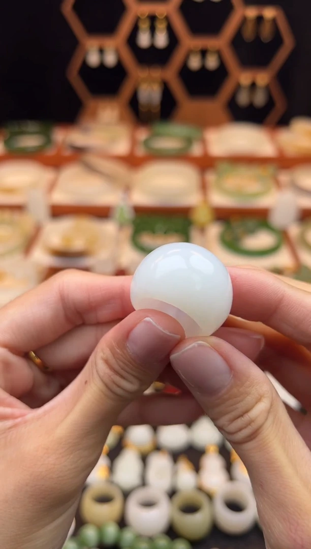 未镶嵌戒指和田玉14