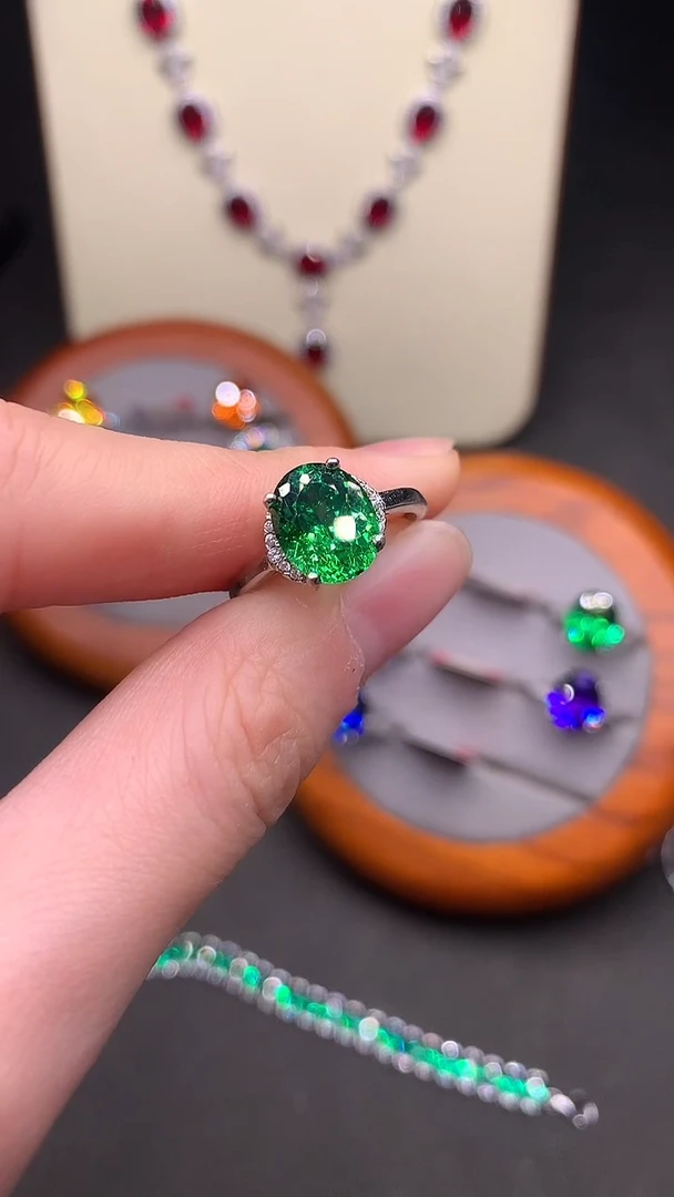 银S925镶嵌戒指石榴石（沙弗莱）·····