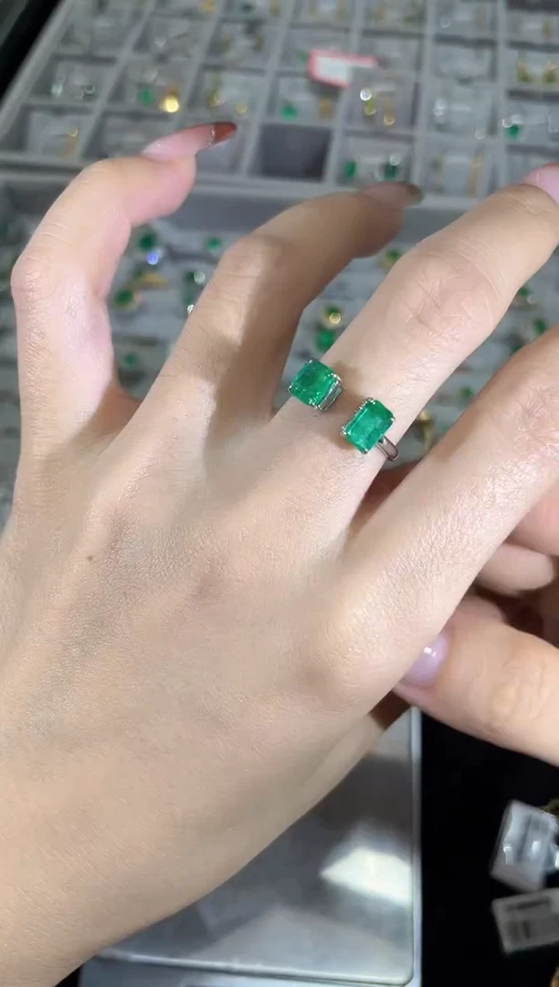 18K金镶嵌戒指祖母绿   YG