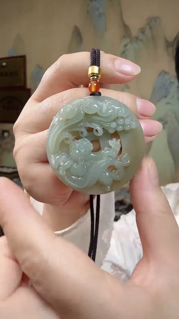 颈饰未镶嵌和田玉.