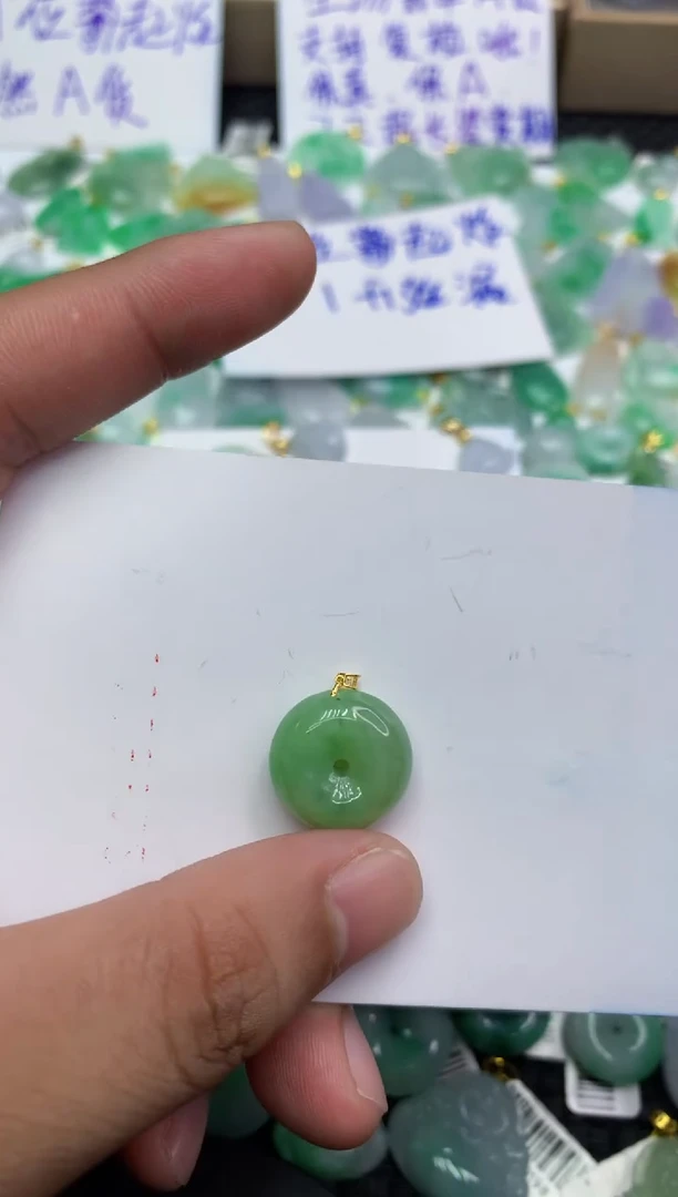 翡翠18K金镶嵌颈饰1111111111