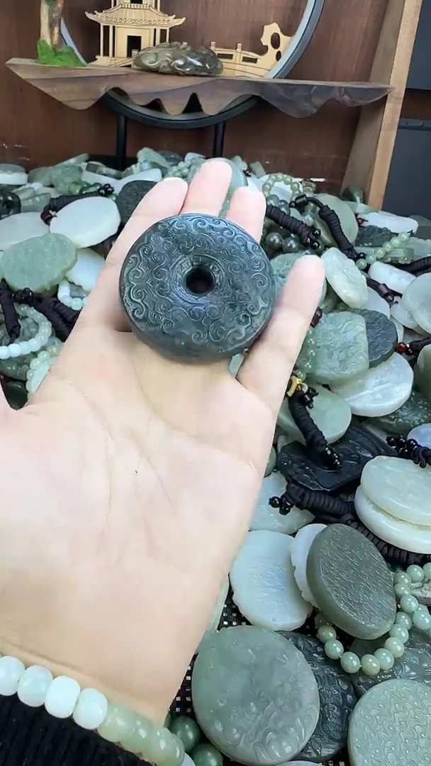 颈饰未镶嵌和田玉1