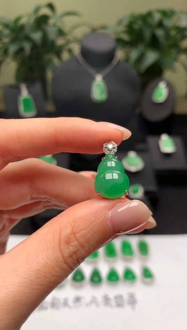 翡翠18K金镶嵌吊坠(不含链)葫芦