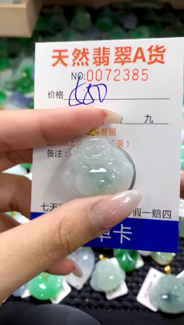 翡翠18K金镶嵌颈饰1111111111111111