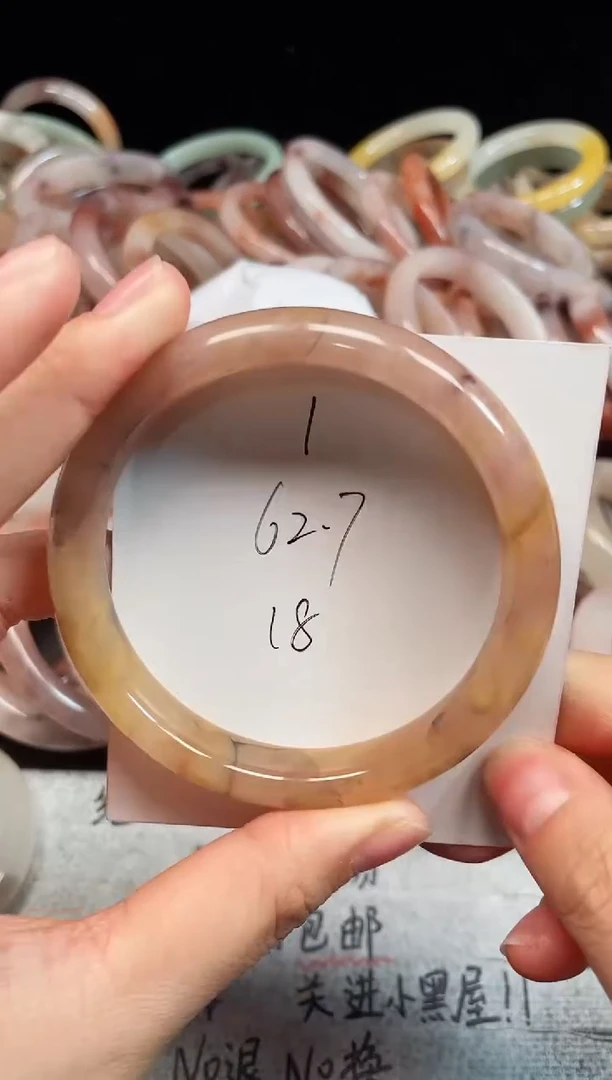 未镶嵌手镯石英质玉1