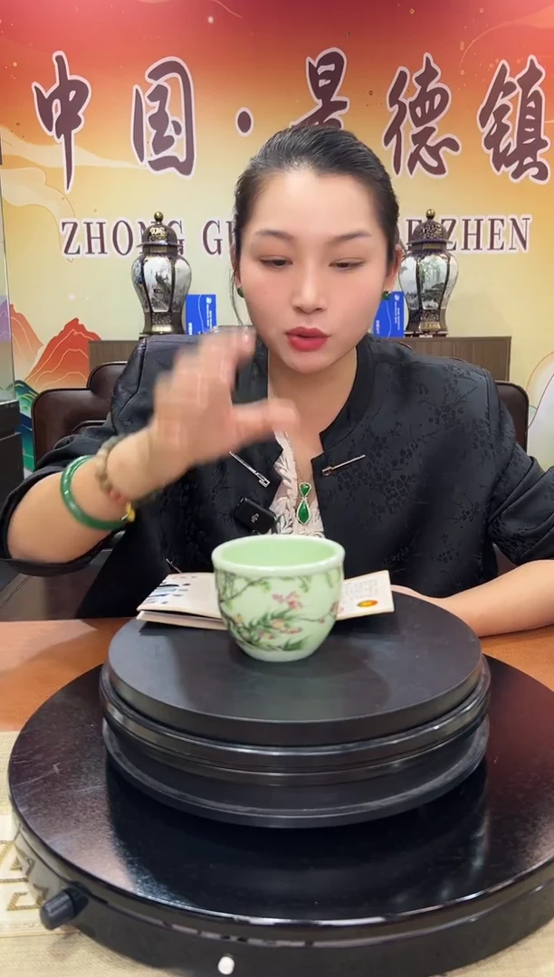 摆件瓷绿稀土杏林春燕缸杯