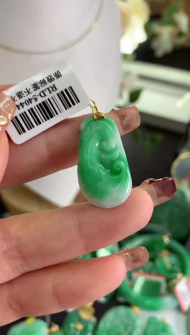 【闪购商品】翡翠吊坠(不含链)18K金镶嵌挂件