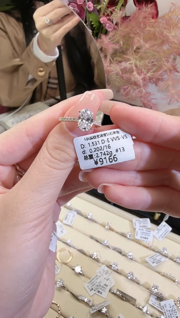 【闪购商品】合成钻石18K金镶嵌鸽子蛋戒壁k黄