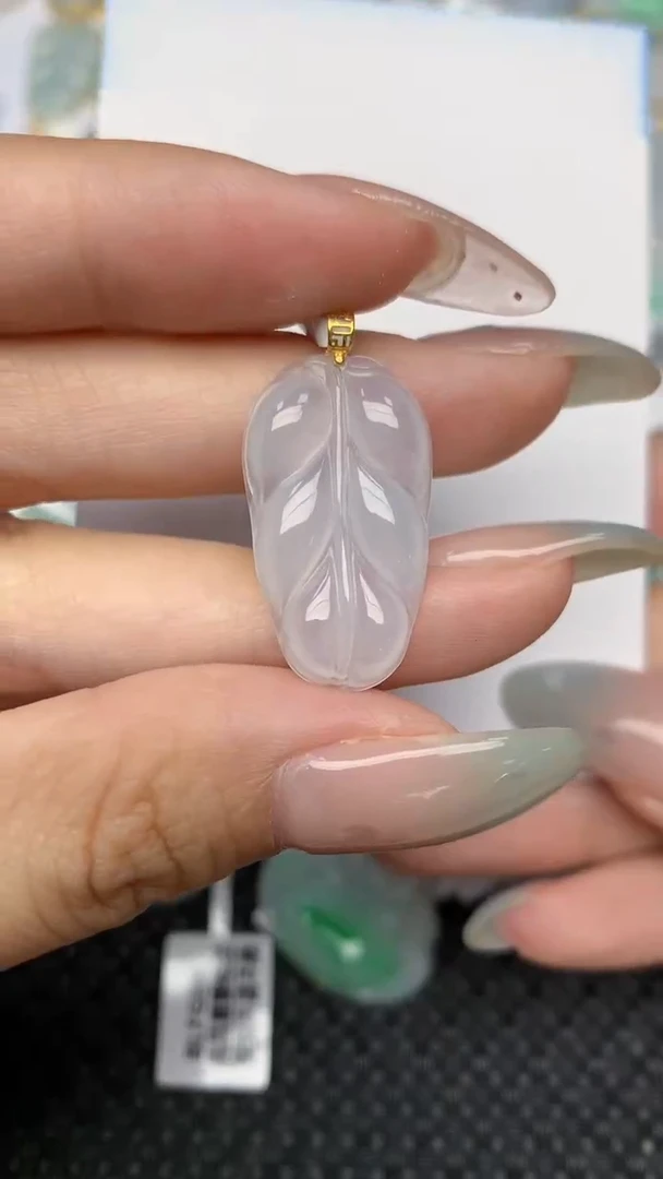 翡翠18K金镶嵌颈饰天然翡翠a货