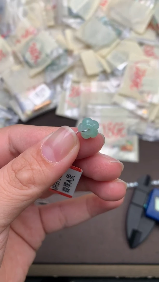 翡翠挂件未镶嵌—