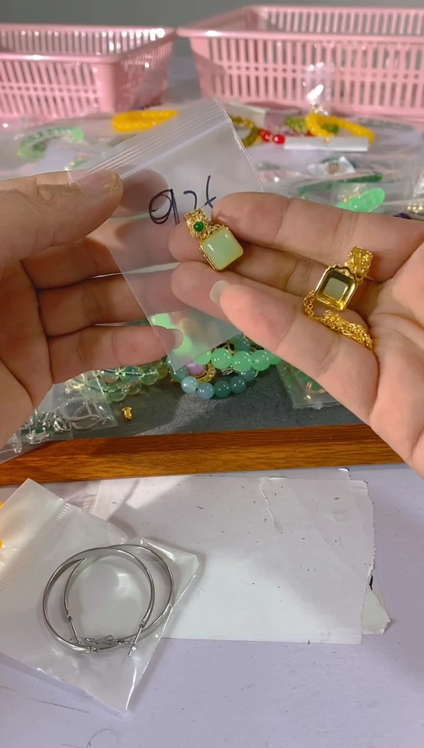 【闪购商品】水晶颈饰银S925镶嵌925红宝，蓝宝，多样性发一件赠链