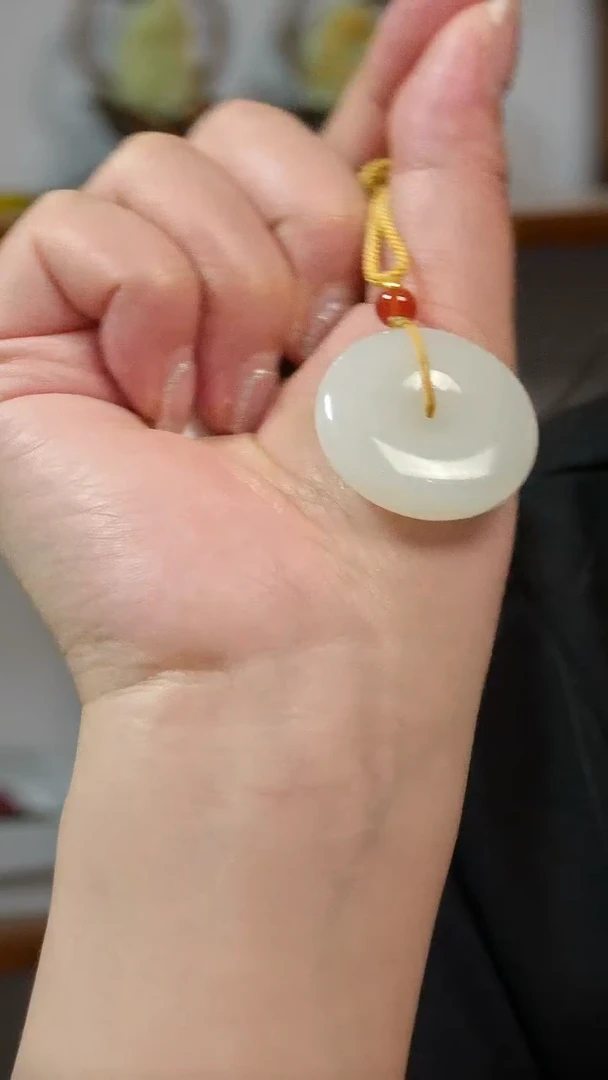 和田玉未镶嵌颈饰平安扣