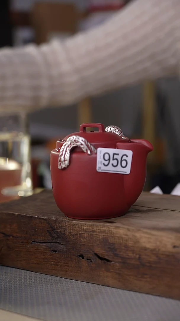 【闪购商品】瓷片福利故宫红系列宝瓶