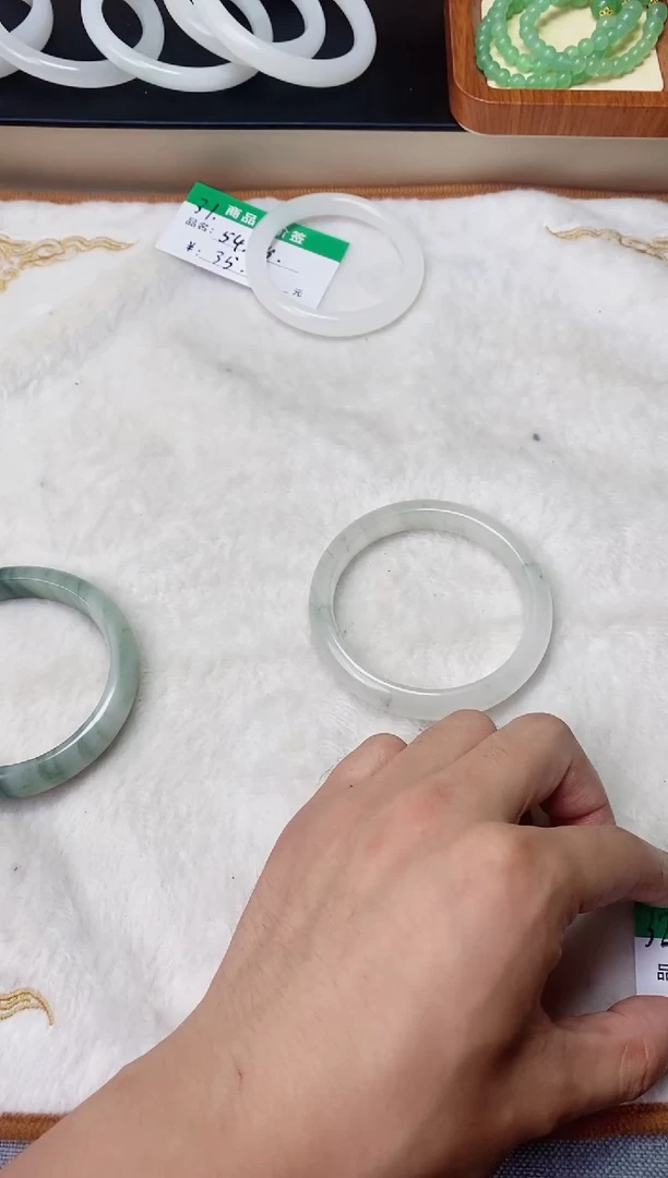 石英质玉（天山翠）手镯未镶嵌32  6162