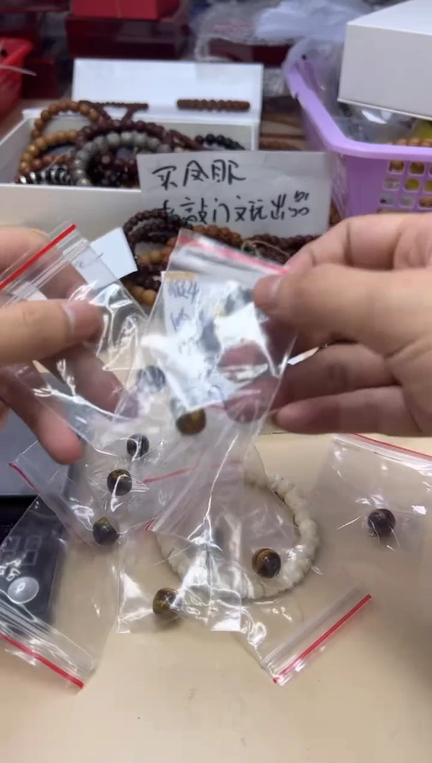 吊坠白玉菩提092615 白玉菩提H眼单颗卡11