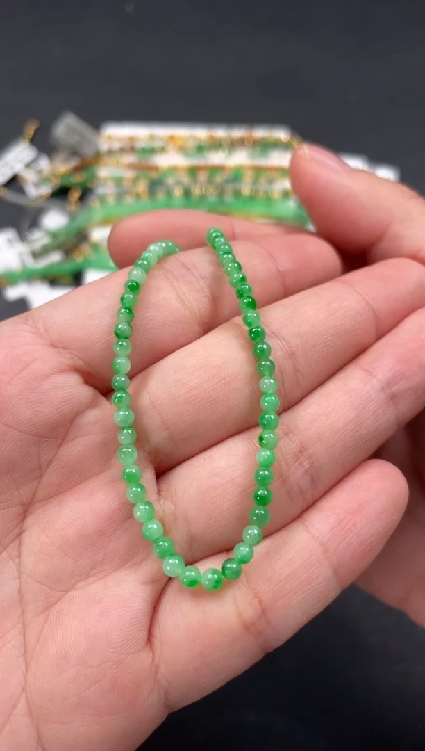 套链18K金镶嵌翡翠一个  P256