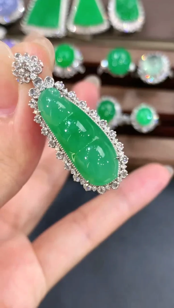 翡翠18K金镶嵌吊坠(不含链)q204