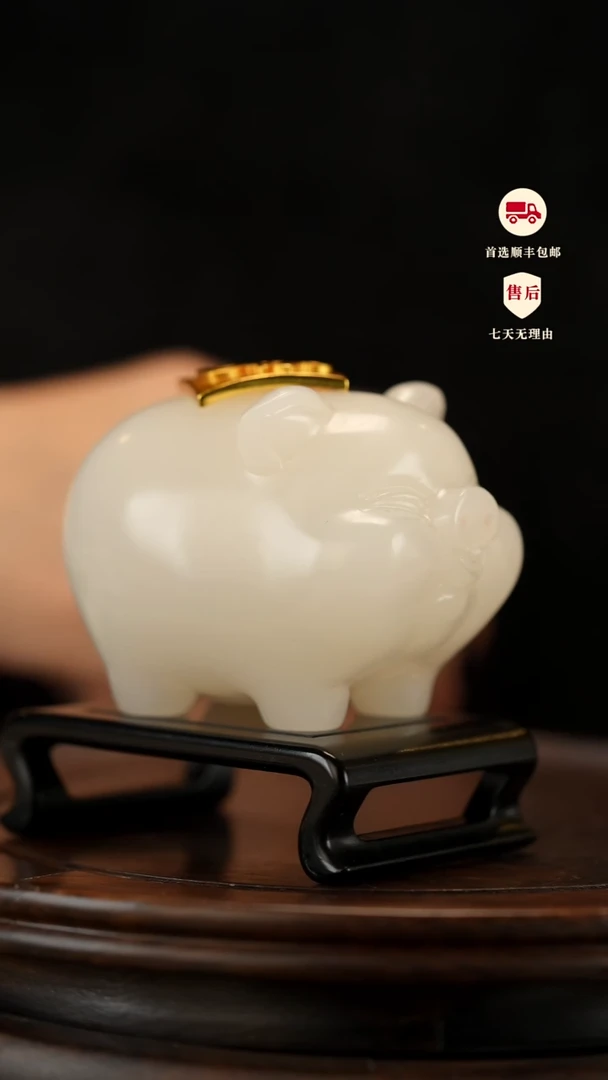 云南石荔枝白雕刻：猪猪福摆件