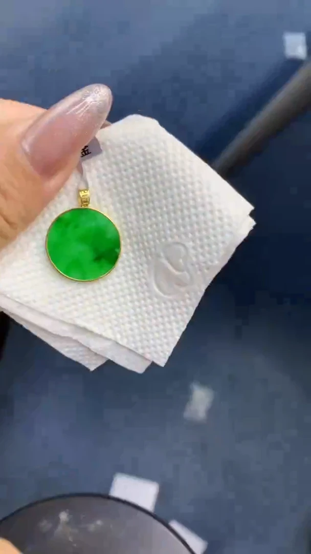 颈饰18K金镶嵌翡翠1