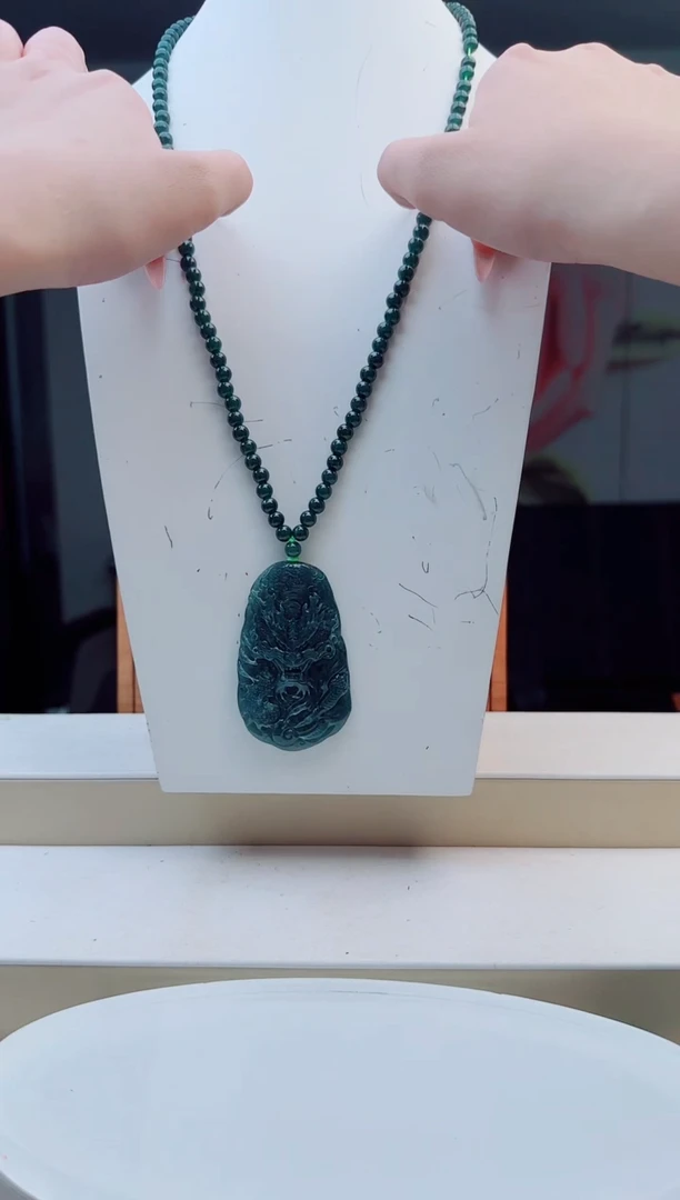 颈饰未镶嵌翡翠多样性发其中一