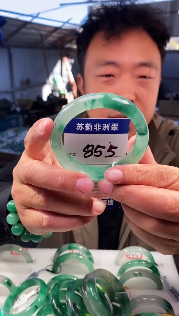 未镶嵌手镯石英质玉（非洲翠）59