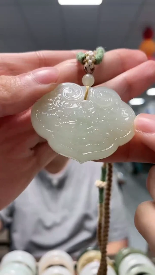 未镶嵌和田玉挂件祥云锁挂件一件