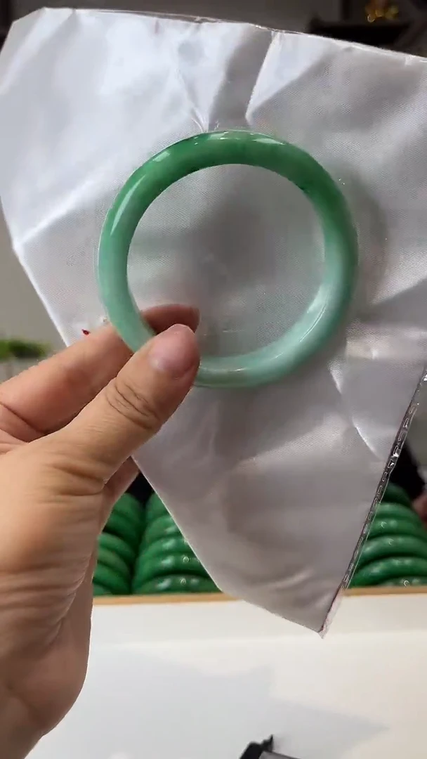 【闪购商品】砖雕闪12 圈口61 独货手镯