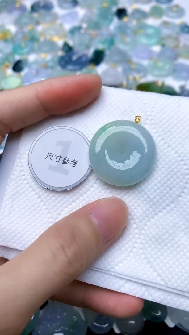颈饰18K金镶嵌翡翠天然A货翡翠
