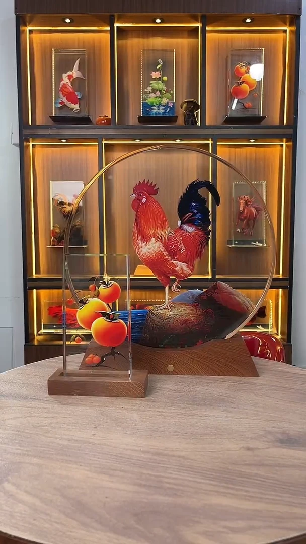 人造水晶全新内雕大红公鸡30/30+红木底座