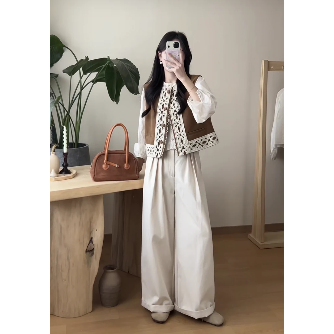 早秋时尚穿搭一整套女2025新款咖色马甲长袖衬衫高腰阔腿裤三件套