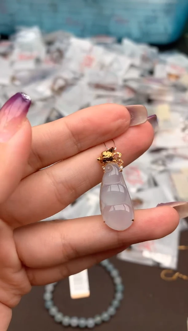 18K金镶嵌挂件翡翠—