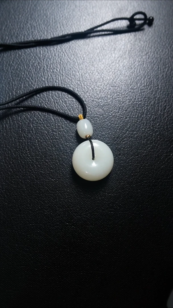 颈饰未镶嵌和田玉平安扣