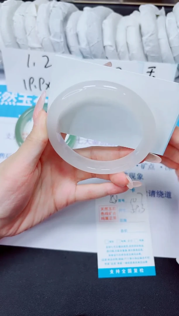 石英质玉手镯未镶嵌107/59.3