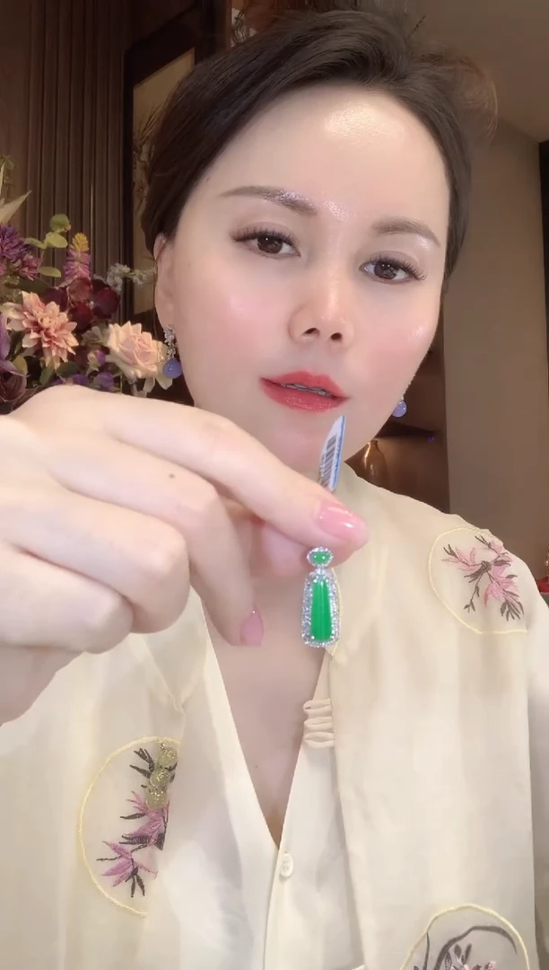 吊坠(不含链)18K金镶嵌翡翠D186