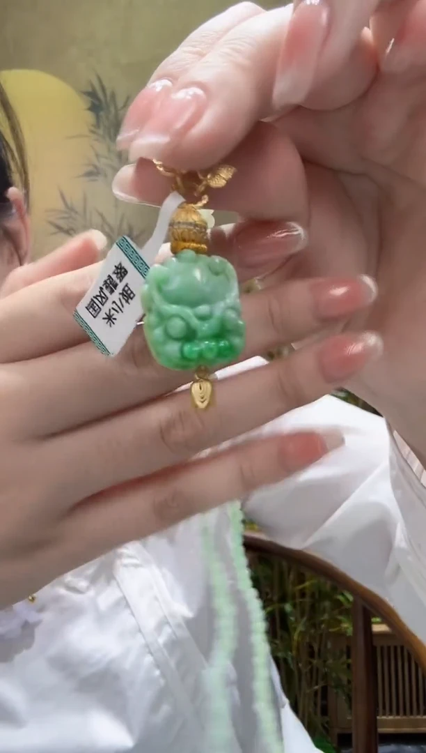 翡翠未镶嵌颈饰吊坠