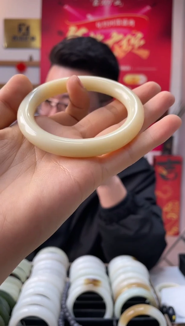 【闪购商品】和田玉手镯未镶嵌藕糖底备注圈口多样性发一件