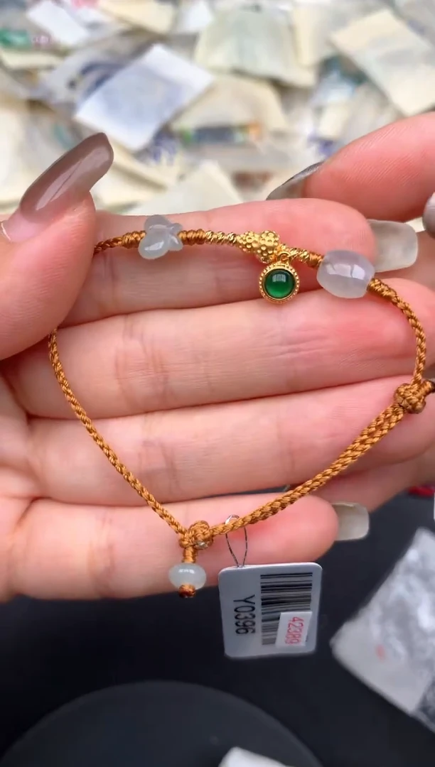 18K金镶嵌挂件翡翠一