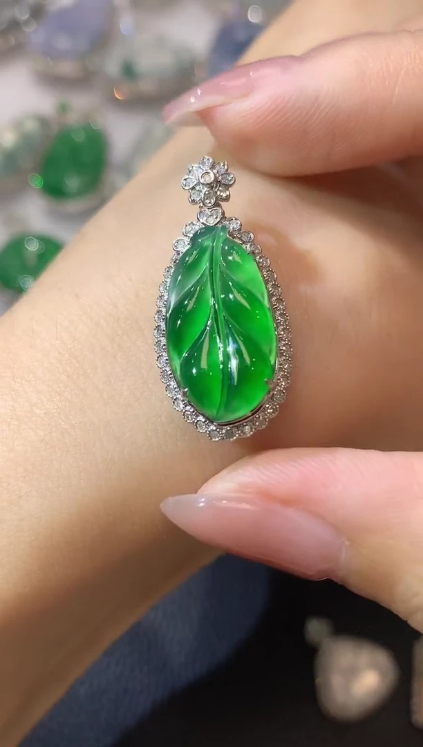 翡翠18K金镶嵌吊坠(不含链)C23