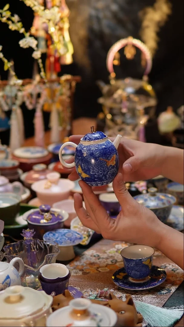 【闪购商品】青花万花蝶恋花妙音壶
