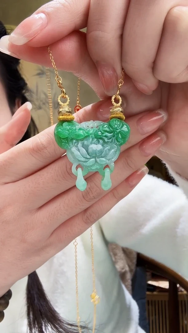颈饰未镶嵌翡翠吊坠