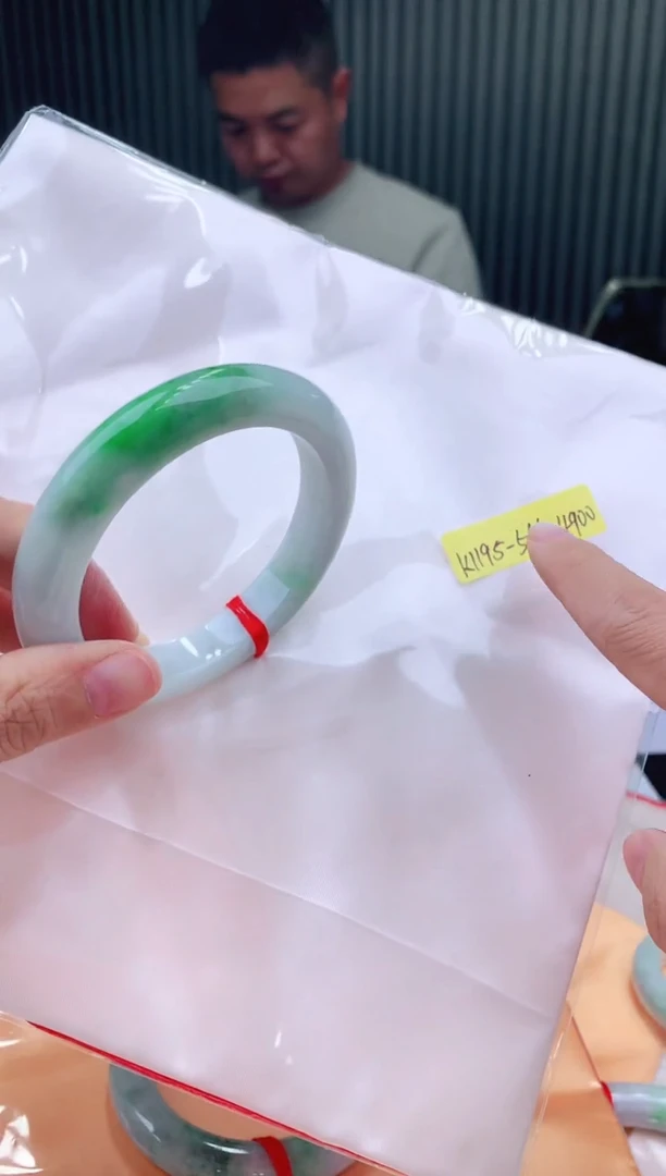 未镶嵌手镯翡翠56+