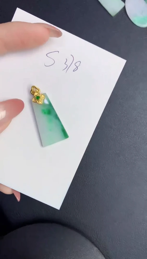 翡翠未镶嵌颈饰缅甸天然翡翠A货