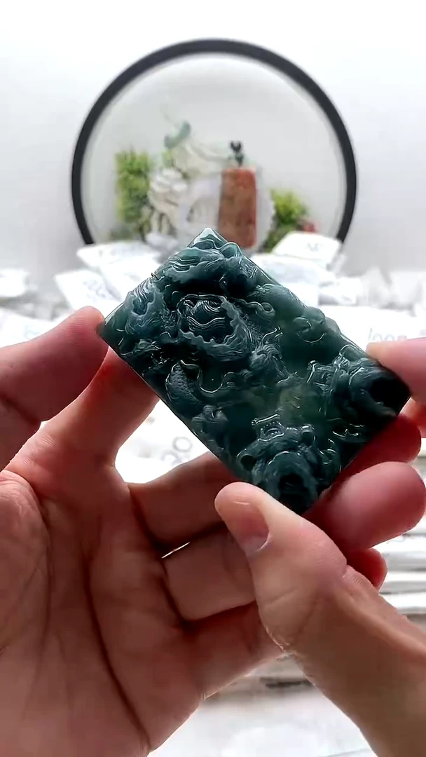 颈饰未镶嵌翡翠九龙
