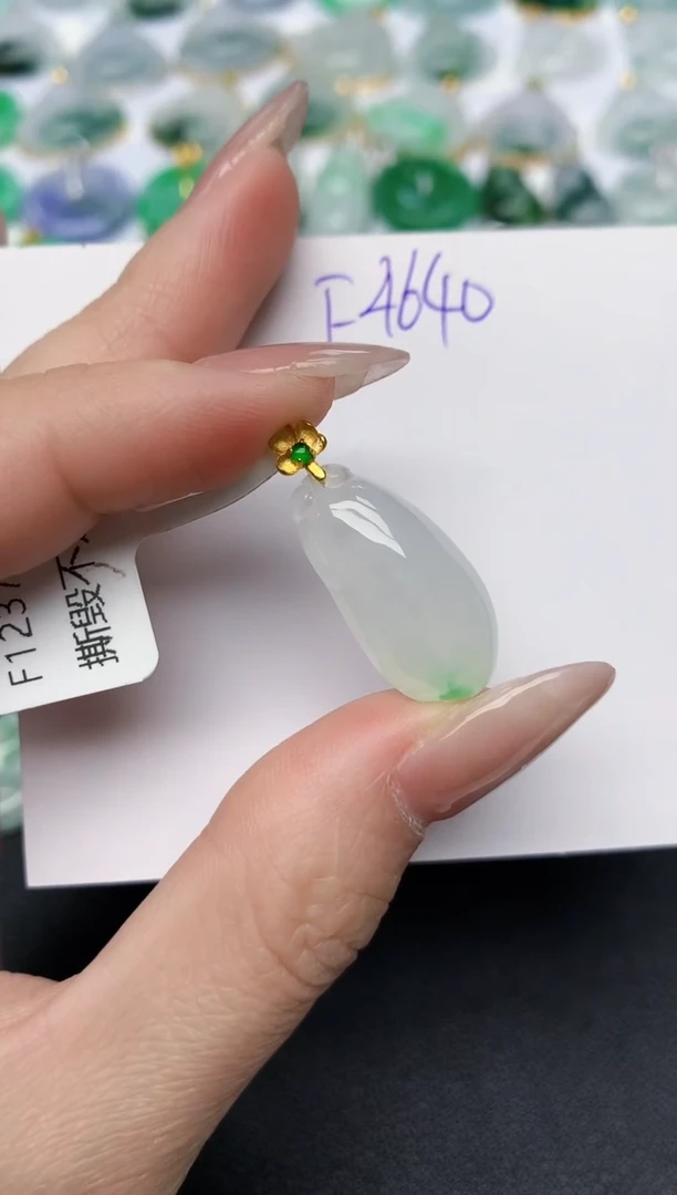 颈饰18K金镶嵌翡翠天然缅甸A货翡翠百元以上9元证书费自理