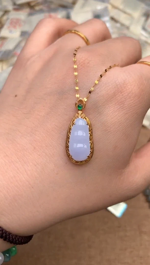 18K金镶嵌挂件翡翠一