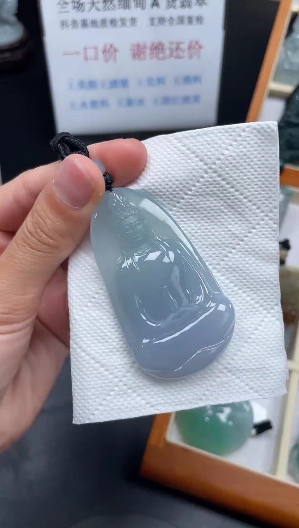 翡翠未镶嵌颈饰观音