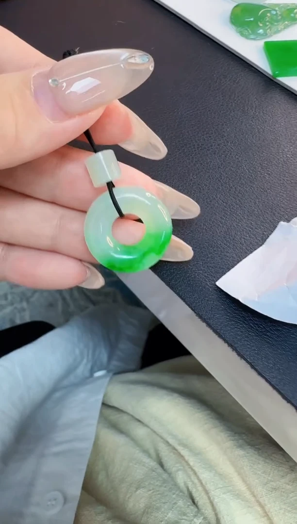 翡翠未镶嵌吊坠(不含链)缅甸A货翡翠