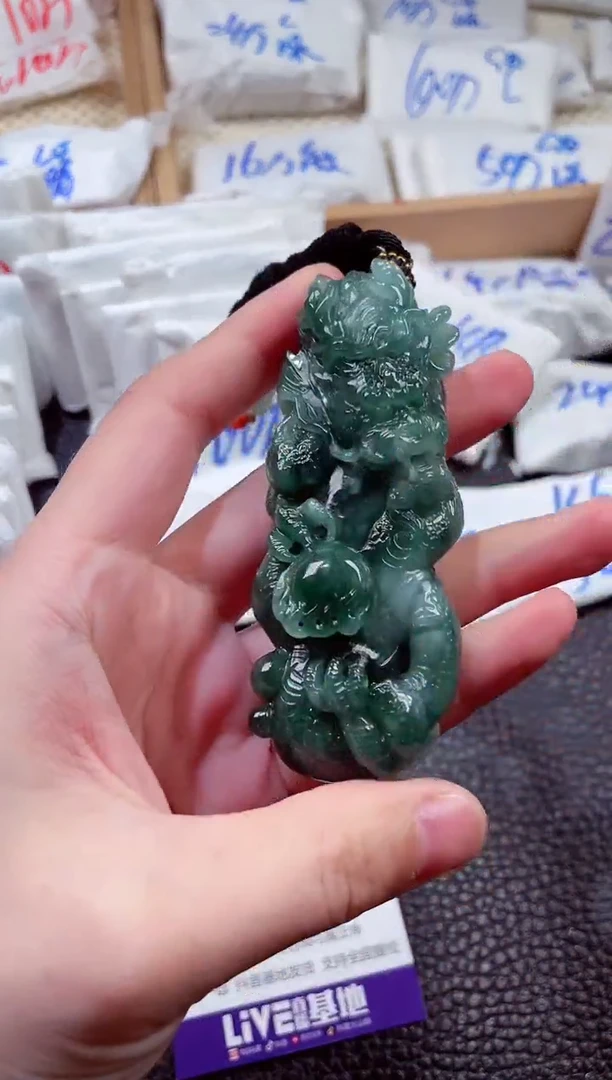 翡翠未镶嵌颈饰00001255