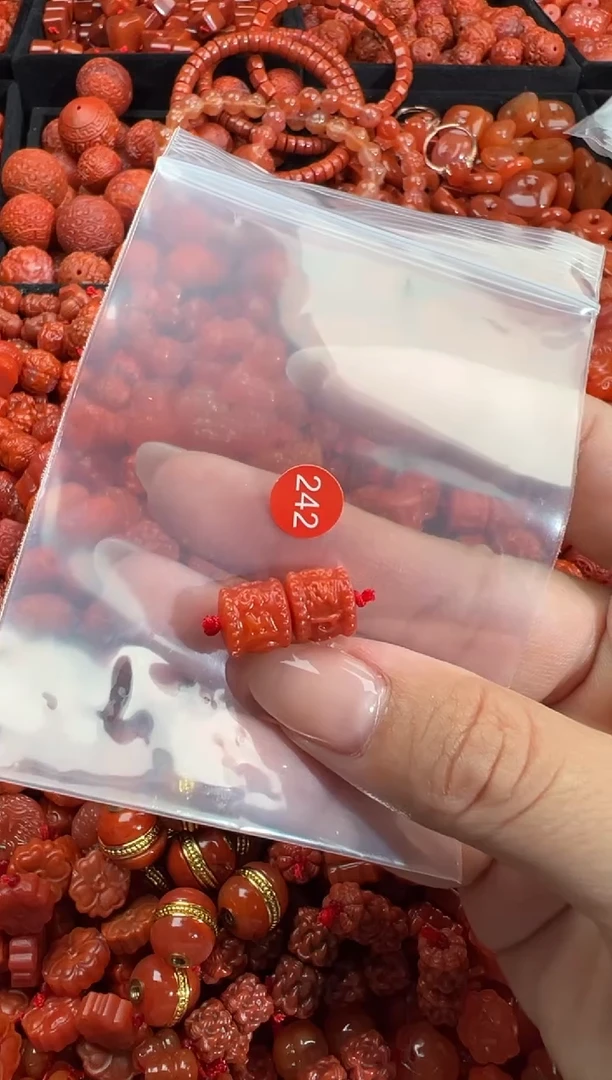南红玛瑙未镶嵌颈饰1